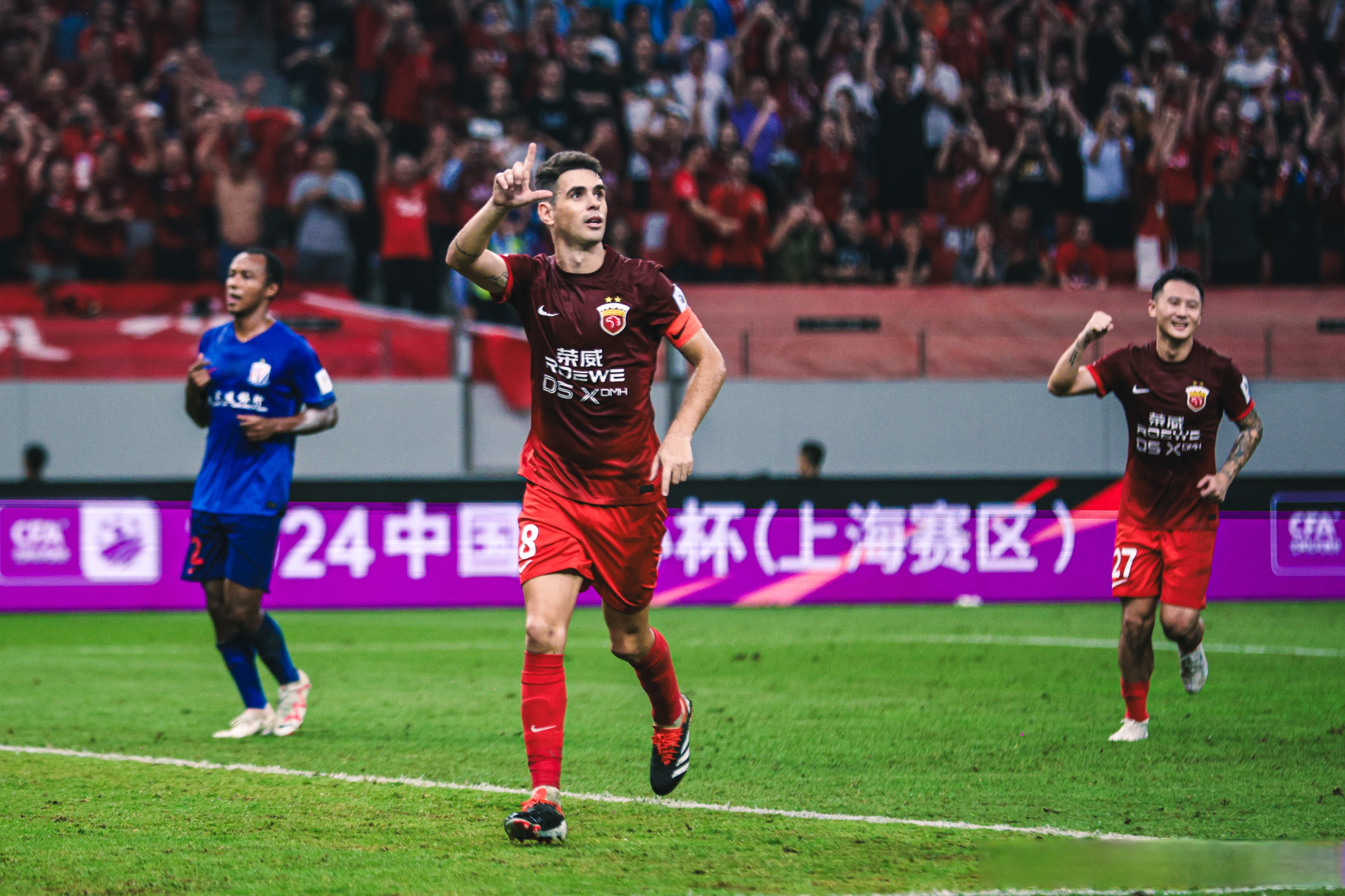 体育品牌-包含德国杯窗口期再迎强敌，斯图加特防线松动，主帅态度：态度坚定，球探报告显示潜力的词条