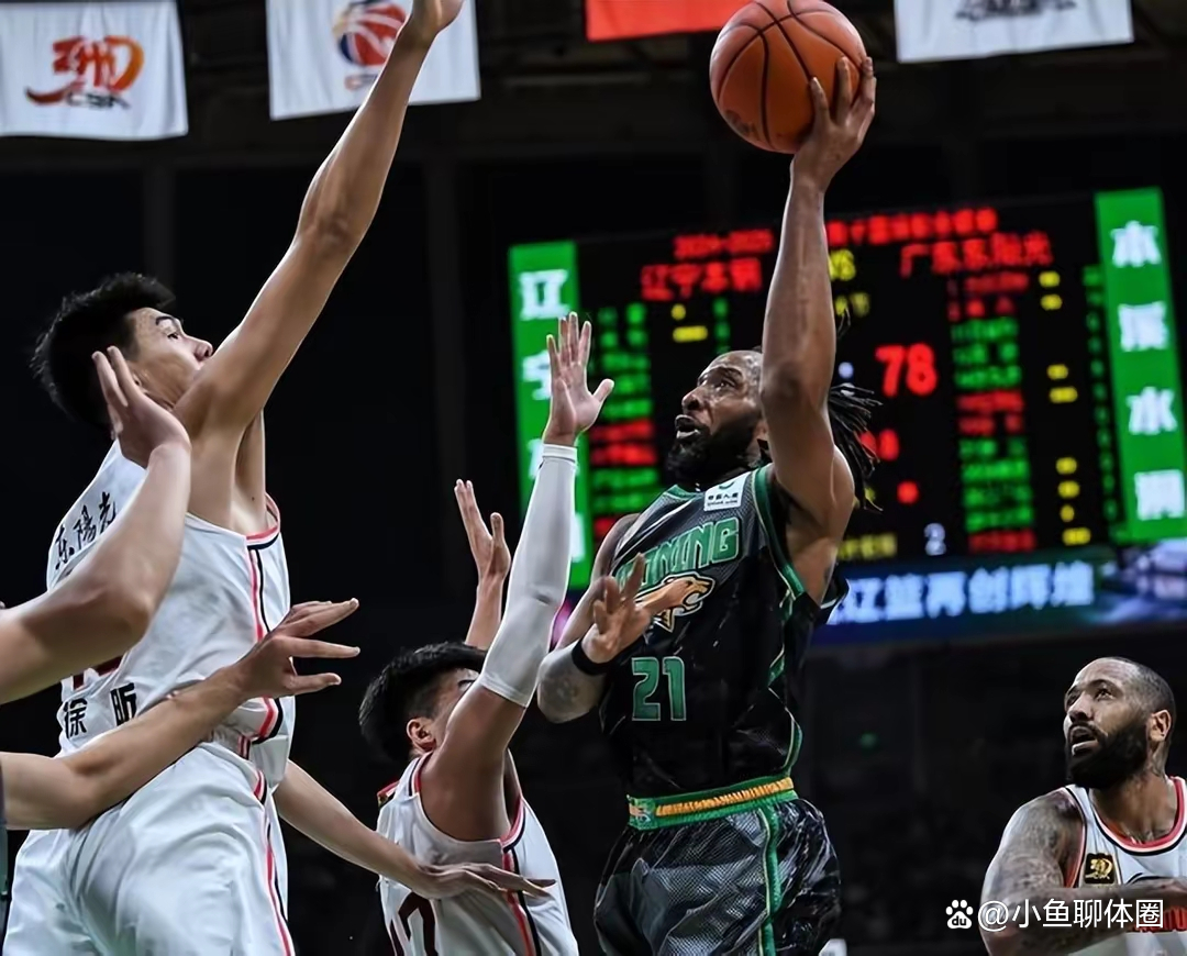 -关于关键时刻体能课后，深圳男篮止住颓势备战NBA季后赛，气氛紧张，团队化学反应显著的信息